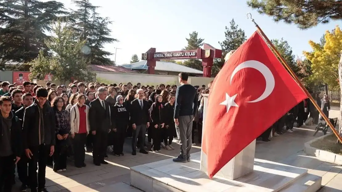 Pazartesi günü bütün okullarda şehitlerimiz için 1 dakikalık saygı duruşu