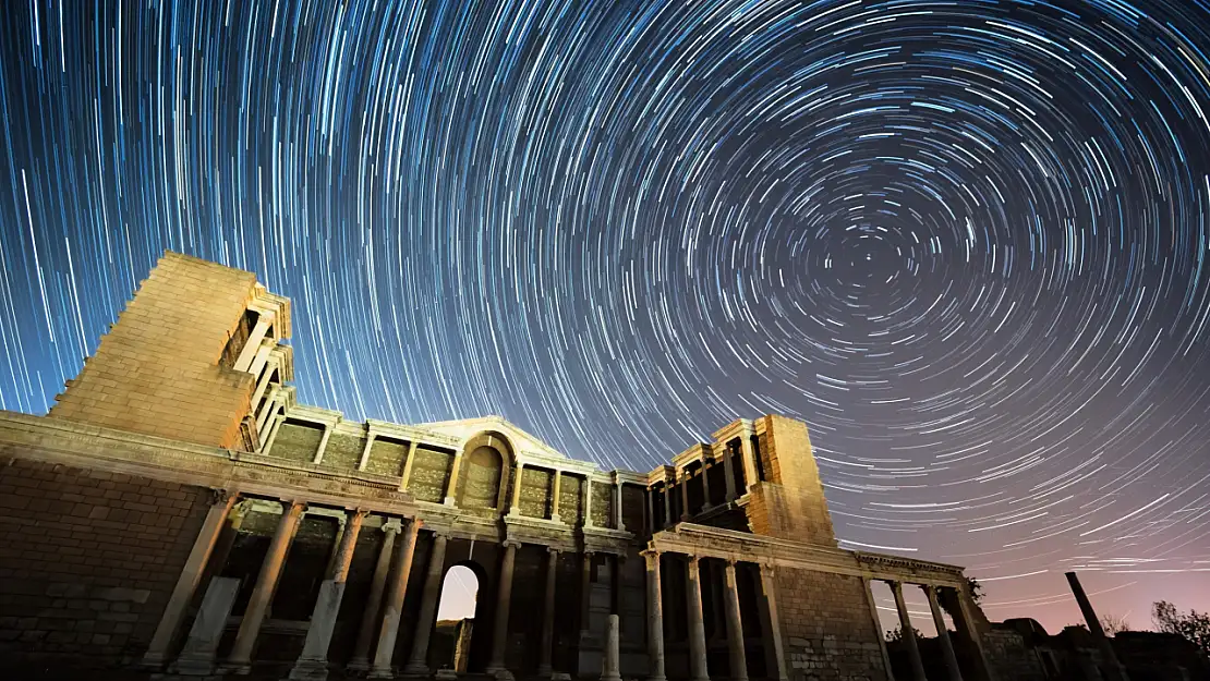 Perseid Meteor Yağmuru Nedir? Ne Zaman Gerçekleşir? Sardes Antik Kenti'nde Muazzam Manzaralar