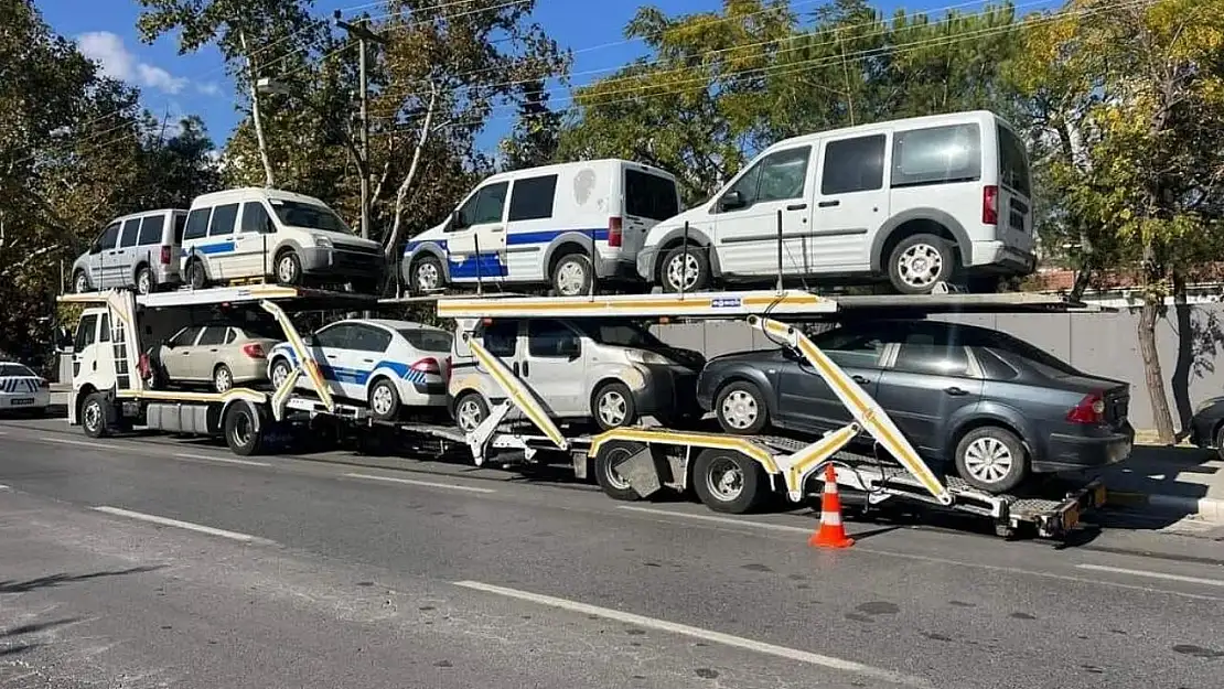 Polis arabaları sudan ucuza satılıyor