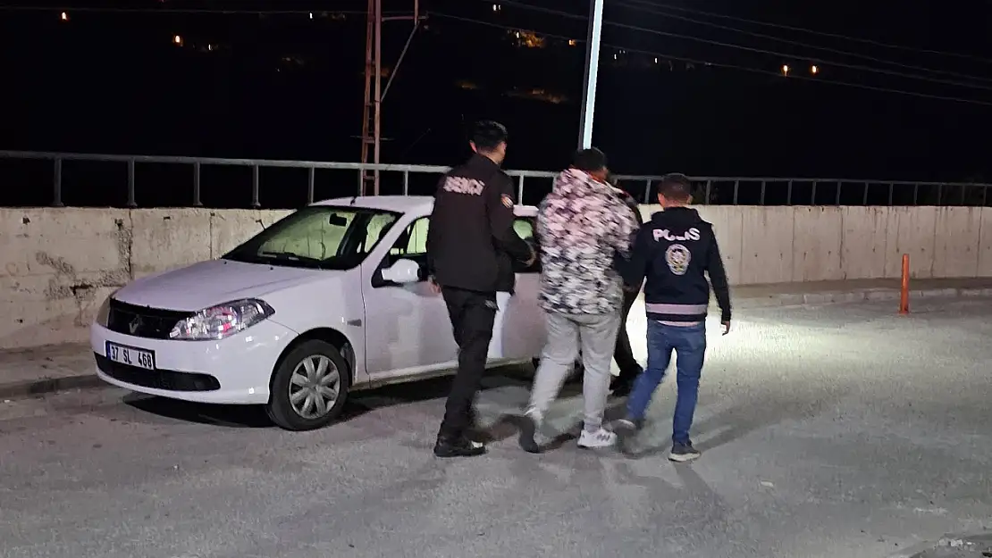 Polise Silah Çekip Tehdit Eden 2 Kişi Tekrar Gözaltına Alındı!