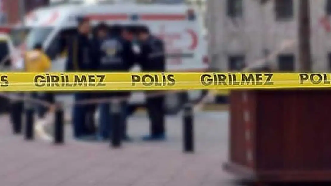 Polisi Arayıp Annem Evde Hareketsiz Yatıyor Dedi, Gerçek Bambaşka Çıktı!