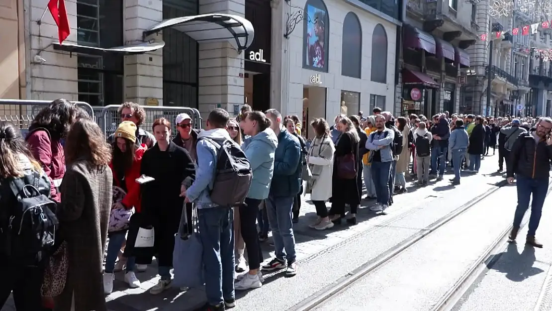 Rusya'daki Seçim İstanbul Başkonsolosluğunda Kuyruğa Neden Oldu