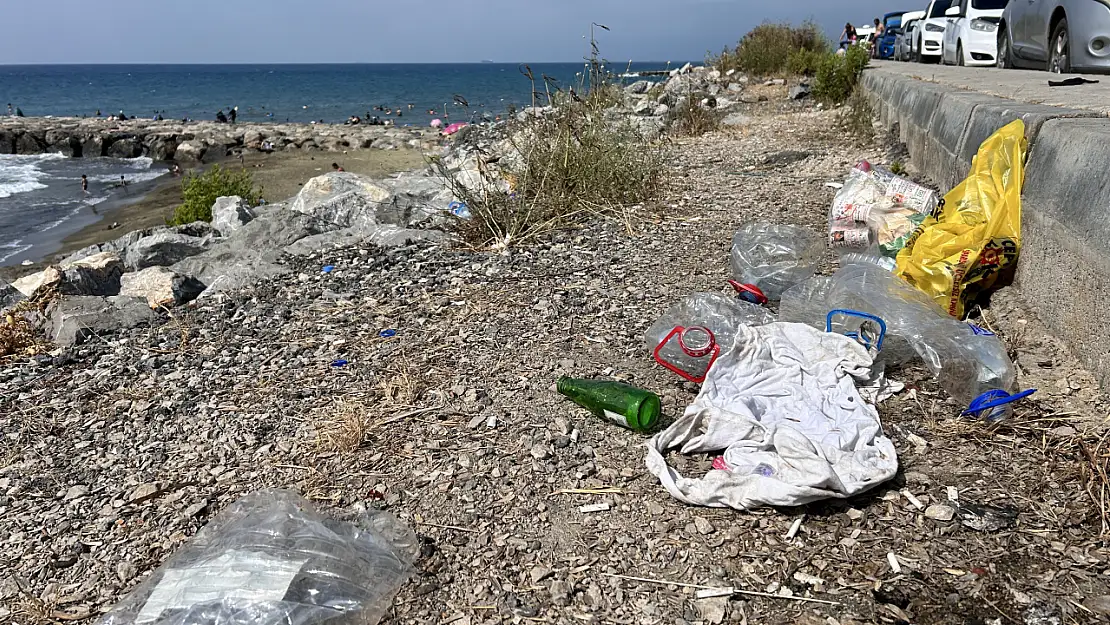 Sahillerde Utanç Verici Görüntüler, Tatilcilerden Geriye Çöpleri Kaldı