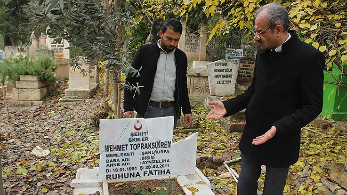 Şehidin mezarını tahrip ettiler