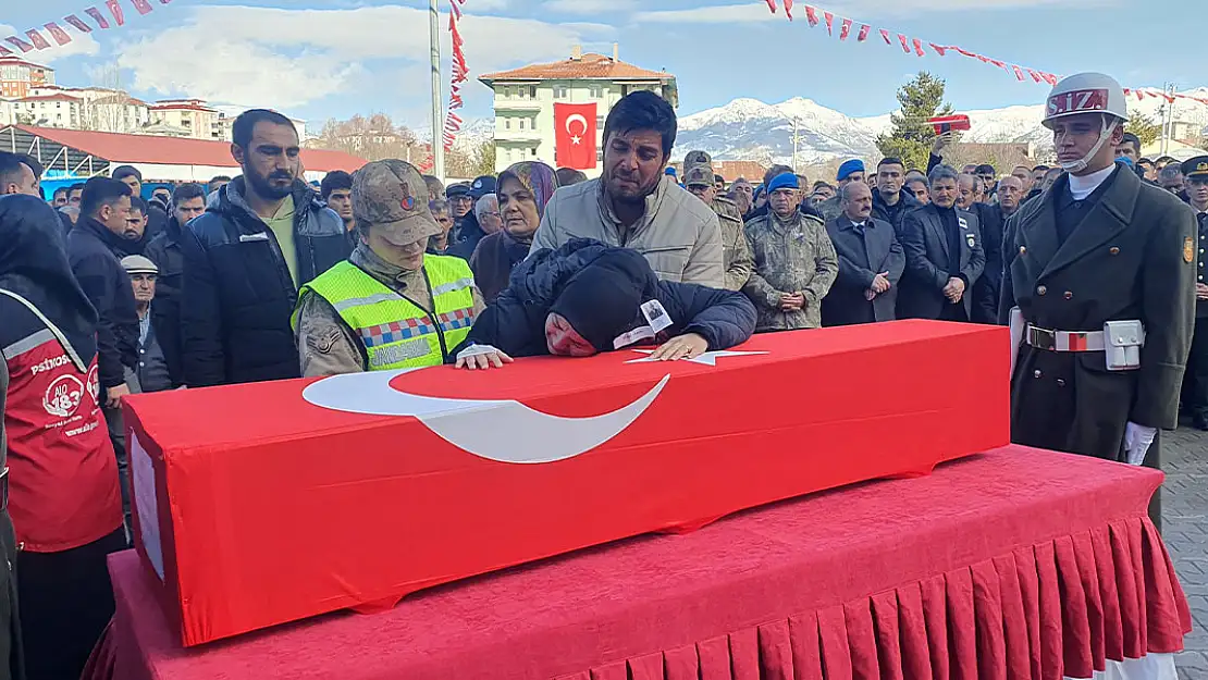 Şehit eşi: Evladımızı görmeden gittin