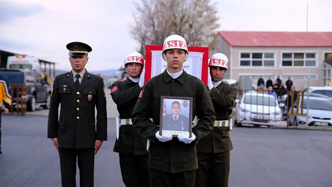 Şehit teğmen Şırnak'ta düzenlenen törenle memleketine uğurlandı