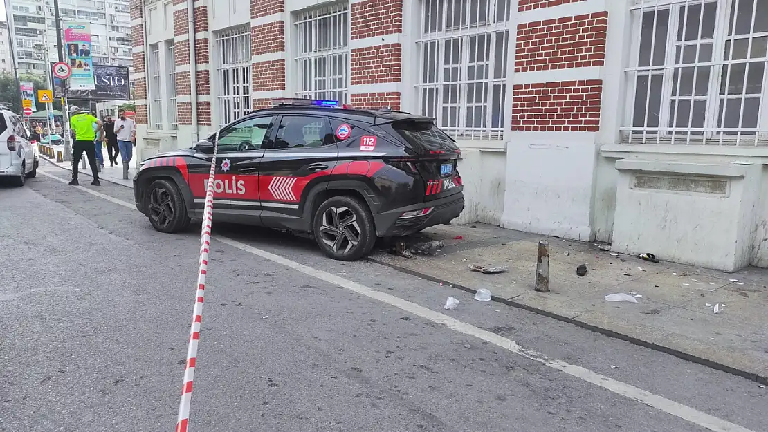 Şişli'de Korkunç Kaza! Polis Otosuyla Geri Manevra Yapan Kadın Polis Memuru Kaldırımda 2 Kişiyi Ezdi!