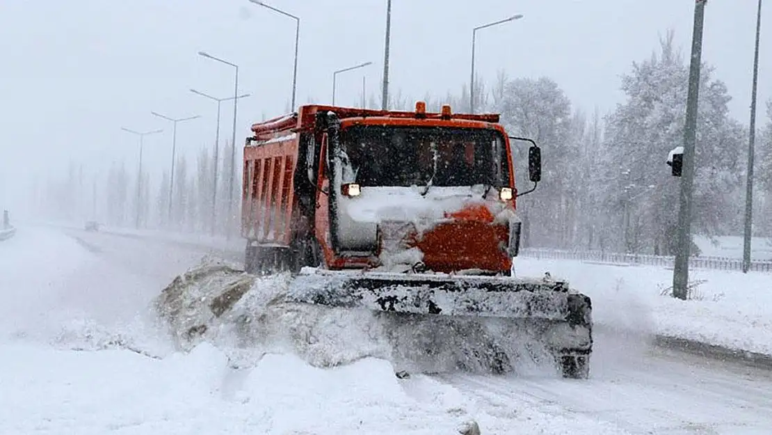 Sivas'ta 33 köy yolu ulaşıma kapandı