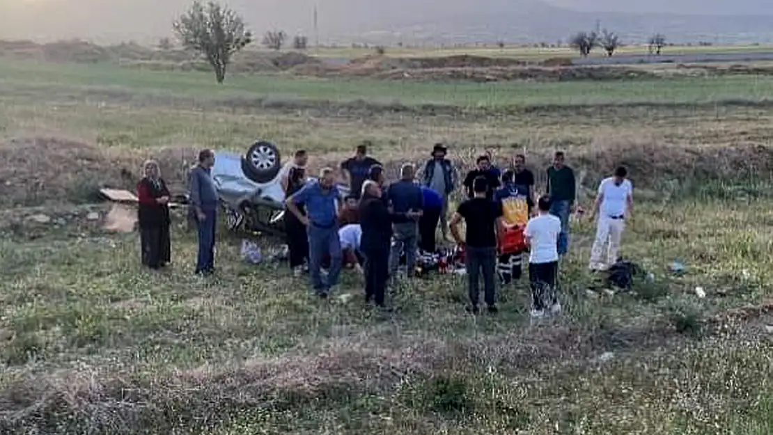 Takla Atan Otomobil 2 Kişiye Mezar Oldu, 3 Kişi Yaralandı