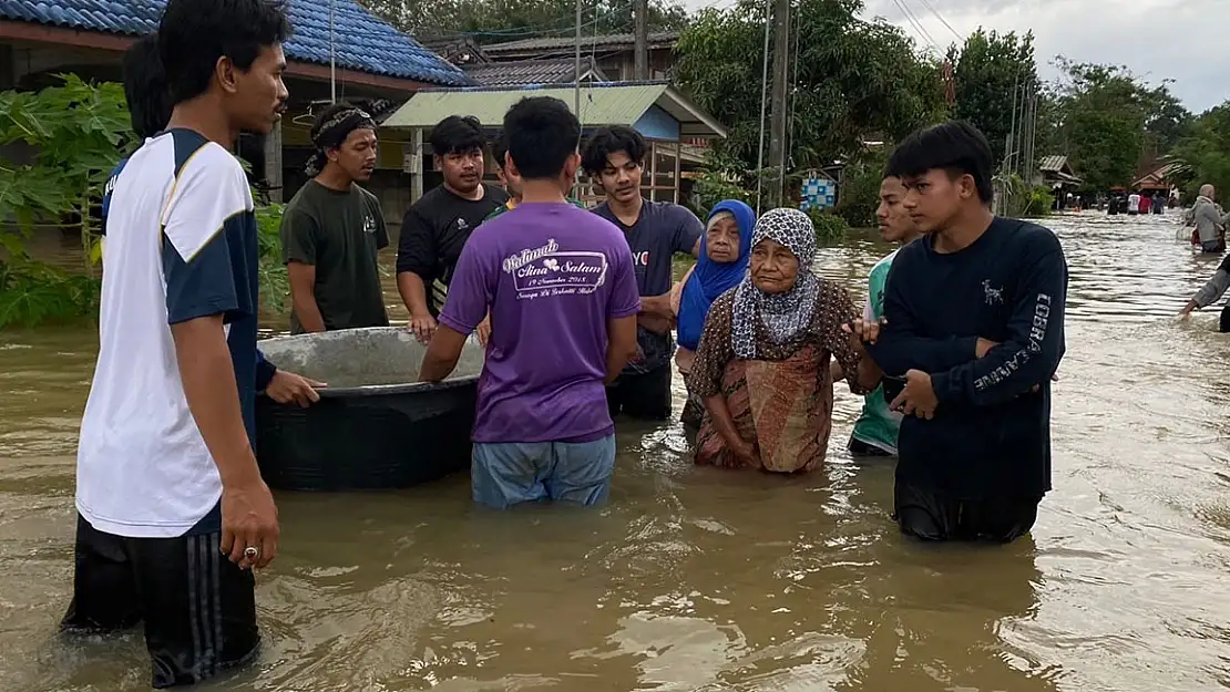 Tayland'da Sel Felaketi 20 Bin Ev Sular Altında Kaldı