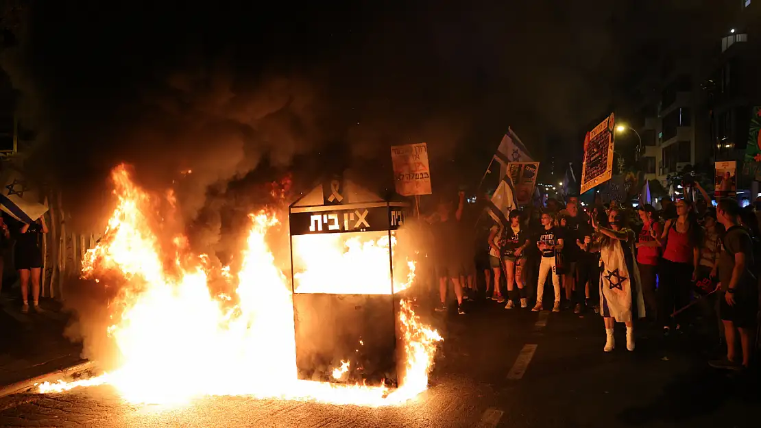 Tel Aviv Alev Alev! Erken Seçim İsteyen Protestocular Cadde ve Sokakları Ateşe Verdi