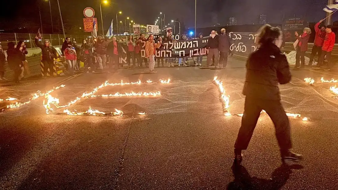 Tel Aviv Yangın Yeri Netanyahu'nun İstifasını İsteyen Protestocular Sokakları Ateşe Verdi