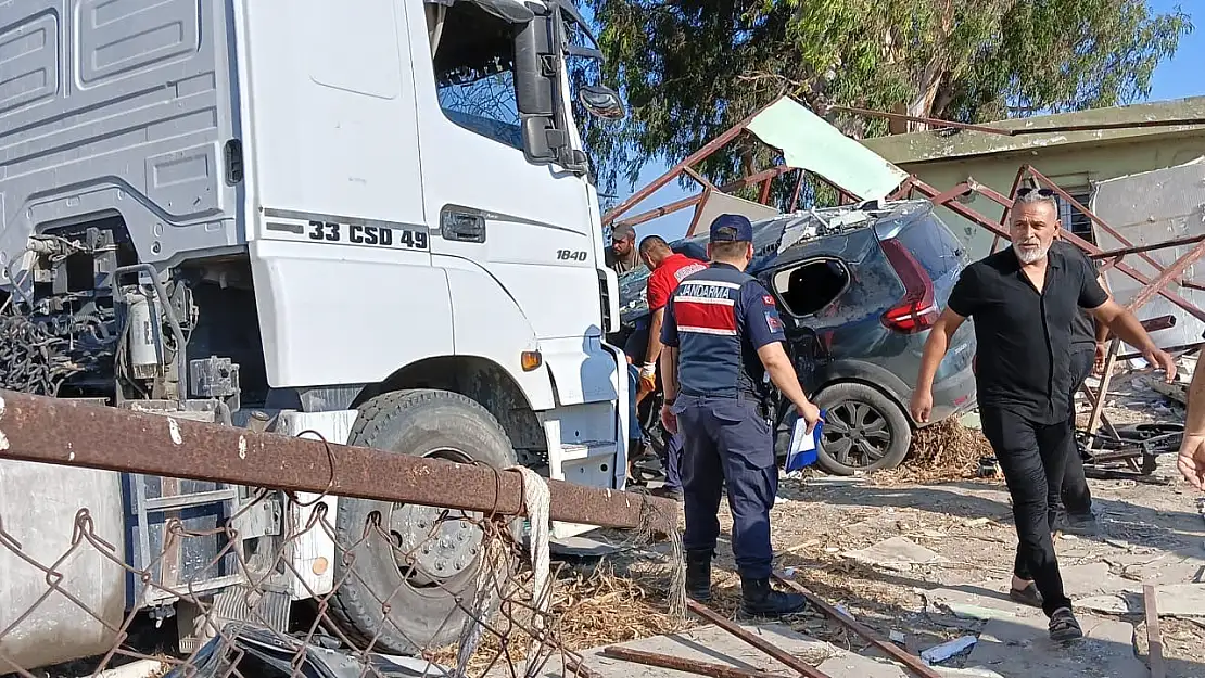 Tırla Otomobil Çarpıştı Ortalık Savaş Alanına Döndü! 1 Ölü, 6 Yaralı