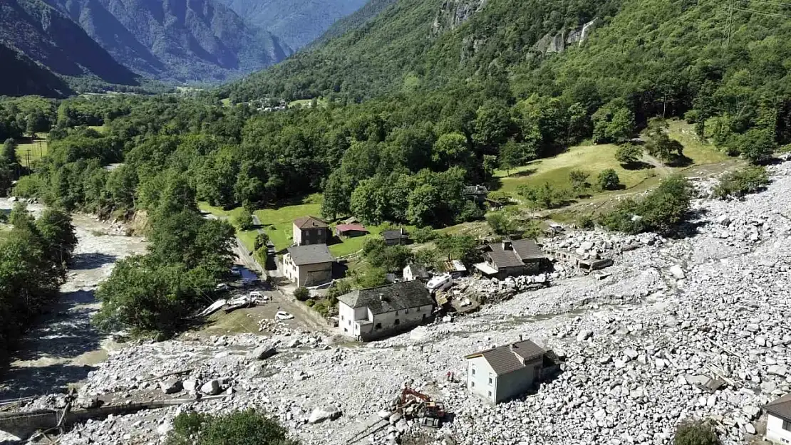 Toprak Kaymasında 3 Kişi Kayıp Oldu