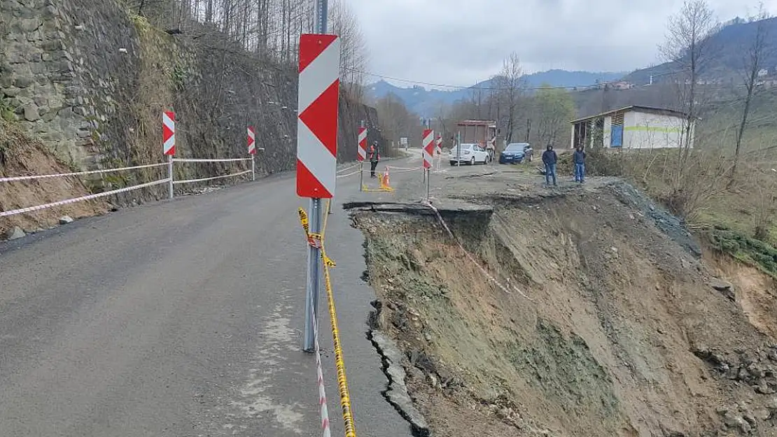 Trabzon'da Karayolu Heyelan Sebebi İle Çöktü