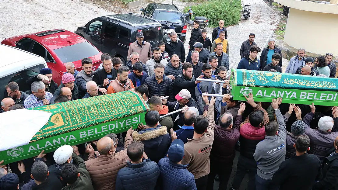 Trafik kazasında ölen anne ve oğlu toprağa verildi