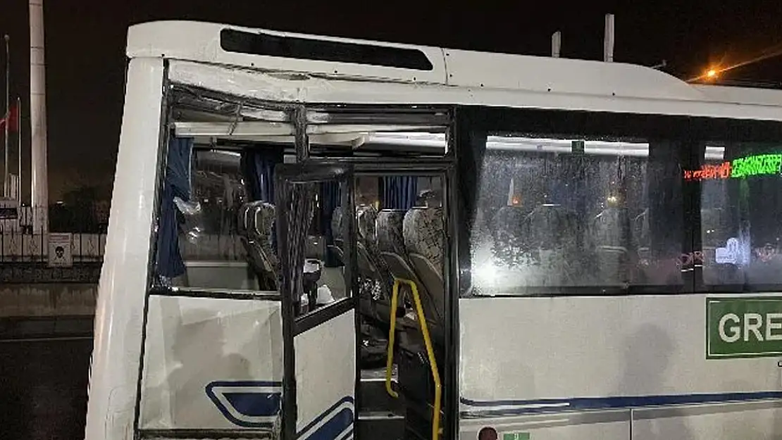 Turistleri Taşıyan Otobüs Kaza Yaptı