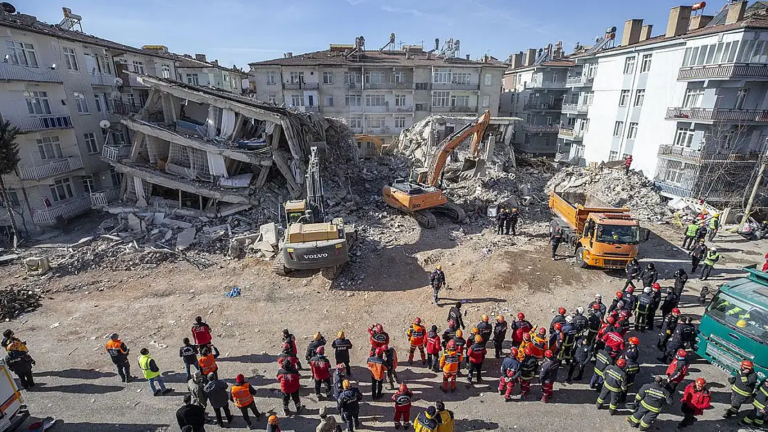 Türkiye'de 1 yılda 3 yıllık deprem oldu