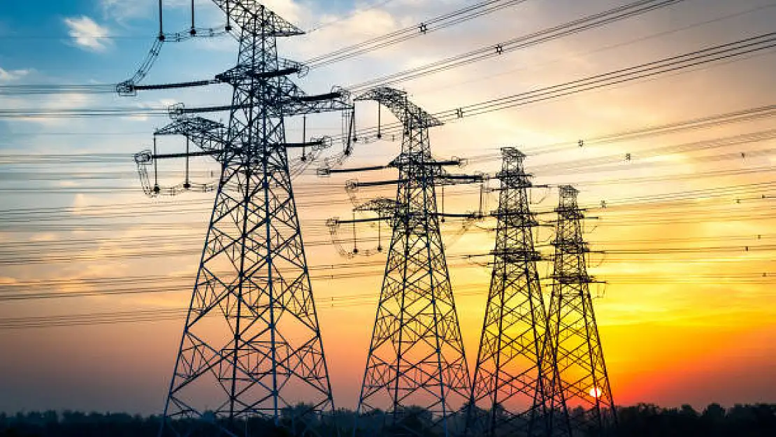 Türkiye etkilenecek mi? Bakan Bayraktar'dan Avrupa'daki elektrik kesintisine yönelik uyarı!