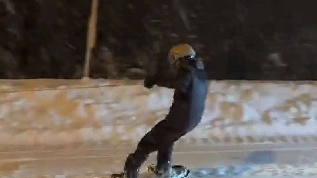 Uludağ'dan Şehre Kadar Snowboard Yaptı