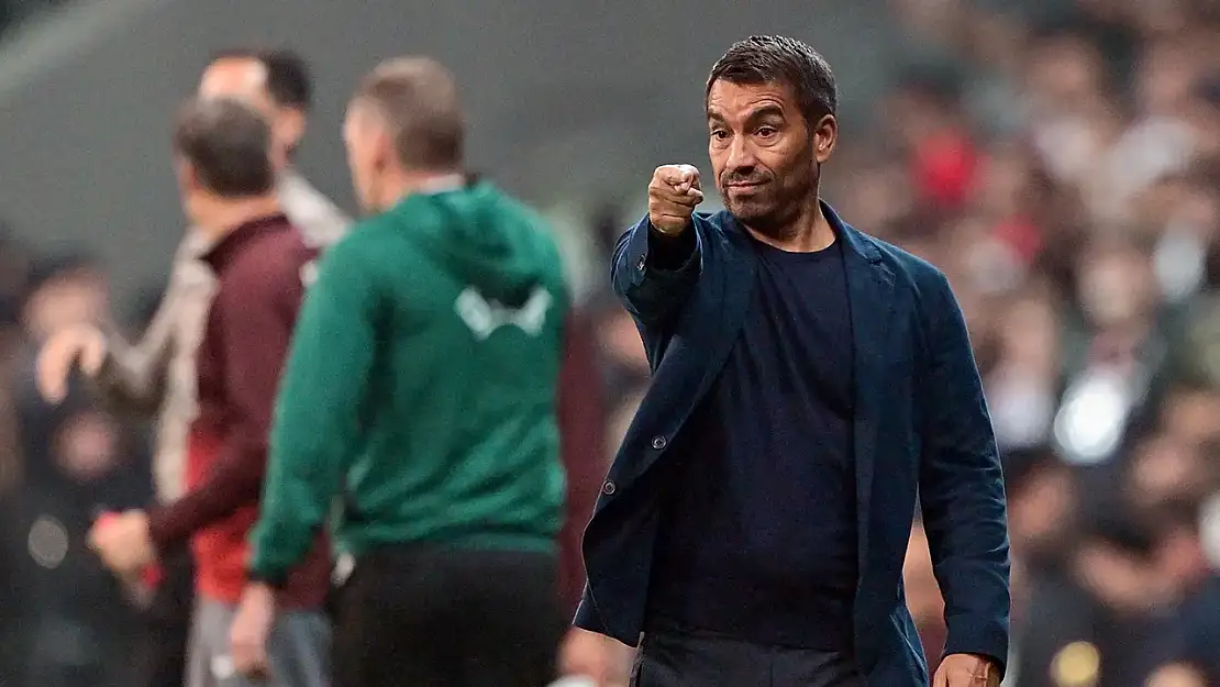 van Bronckhorst: Rakibe çok fırsat verdik!