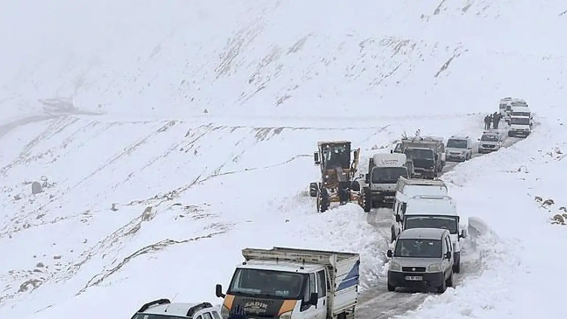 Van'da 234 köy ve mahallenin yolu kapandı