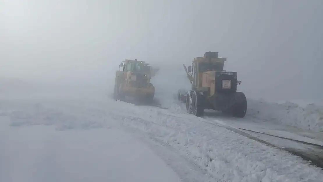 Van'da 303 yerleşim yerinin yolu yoğun kardan dolayı kapandı