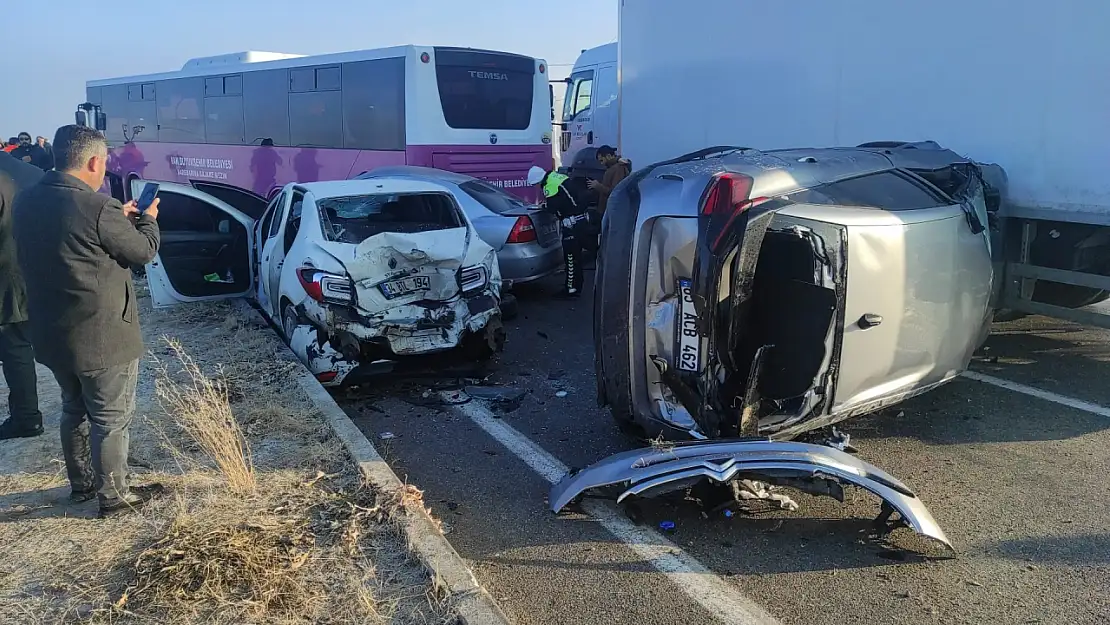 Van'da Onlarca Aracın Zincirleme Kazasında Can Pazarı! 1 Ölü, 4'ü Ağır 51 Yaralı