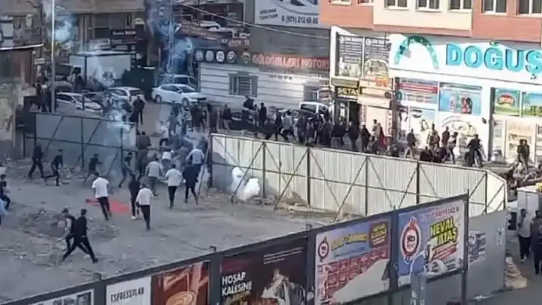 Van meydan muharebesi! Taşlı ve sopalı kavgayı polis güçlükle yatıştırdı