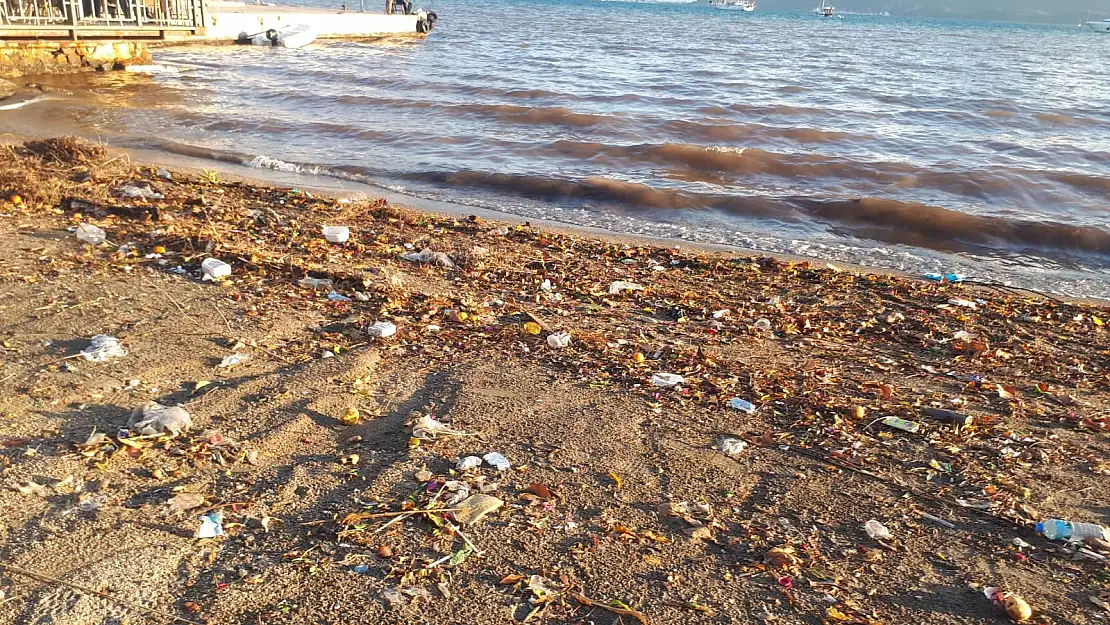 Yağışın ardından turizm cennetinde çirkin manzara