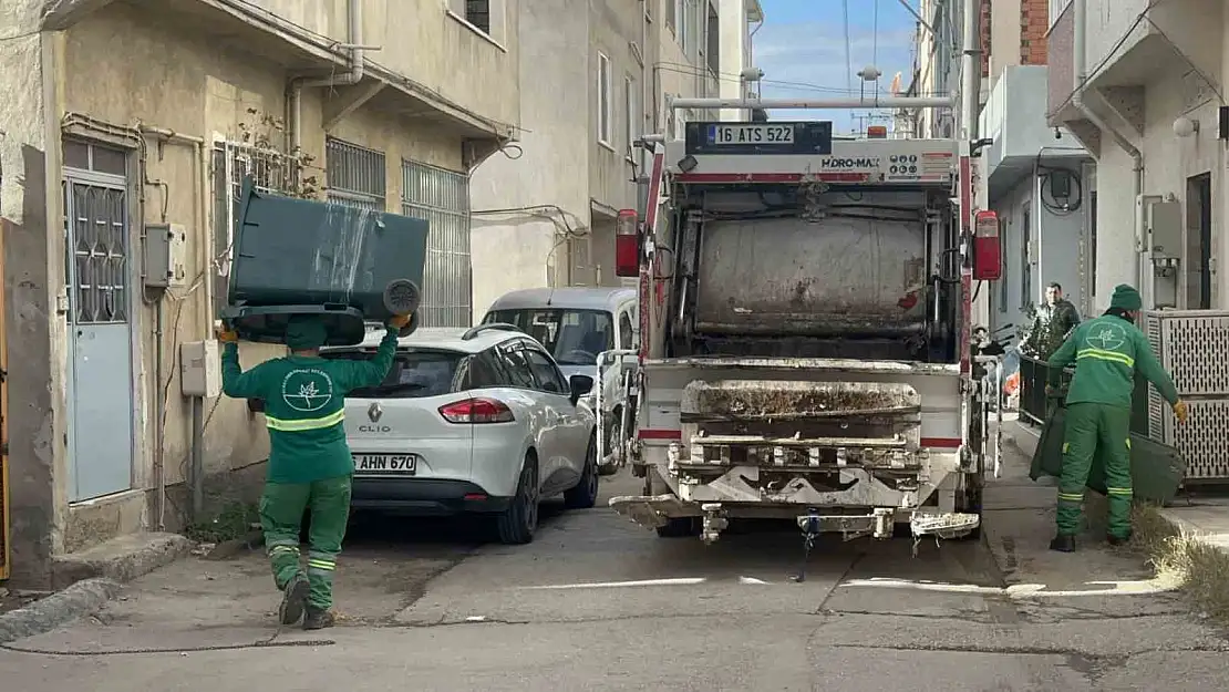 Yeni Fenomen Horon oynayarak temizlik yapan görevli işçisi