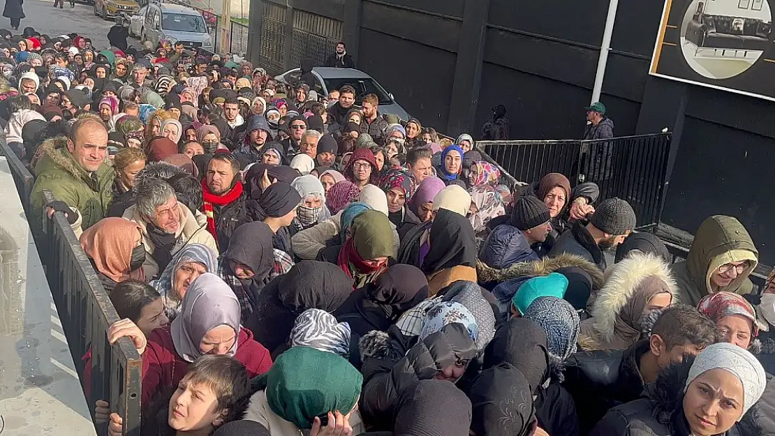 Yine Bir Mağaza Açılışı ve Yine İzdiham