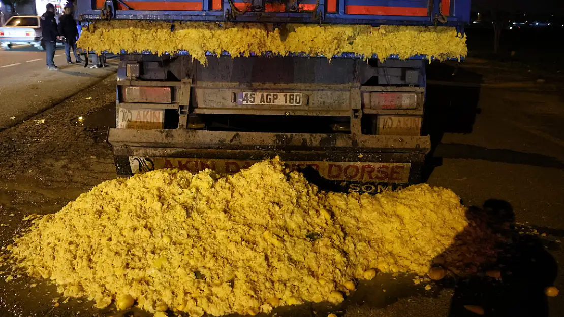 Yola dökülen limon posası yolu savaş alanına çevirdi: 1 ölü, 11 yaralı