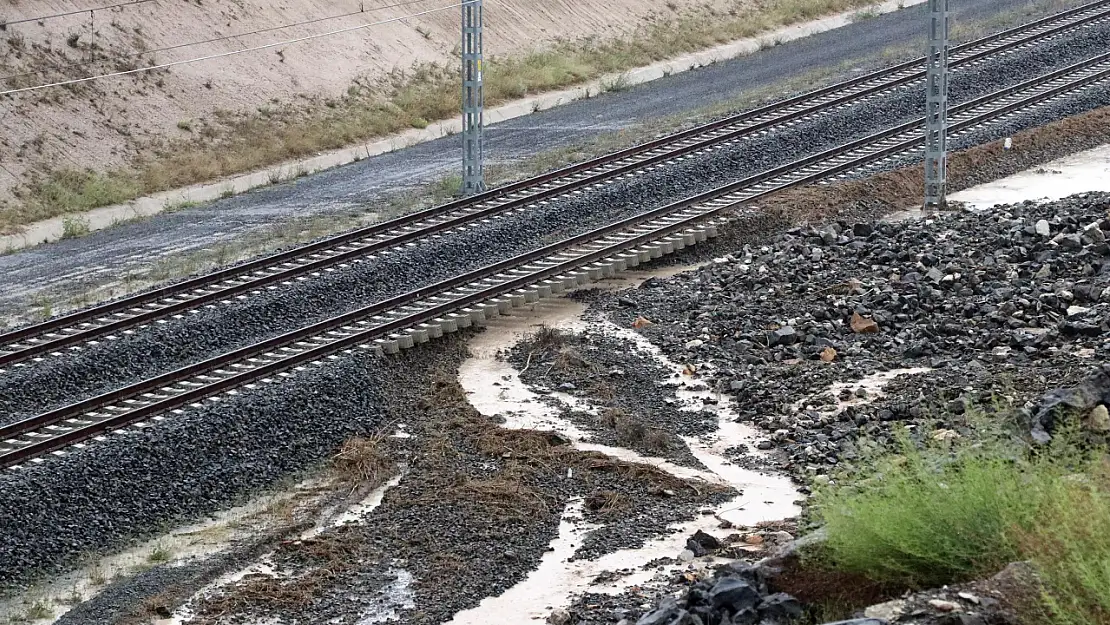 Yüksek Hızlı Tren Hattı Hizmete Gireli 1 Yıl Oldu, ilk Ciddi Yağışta Hasar Gördü!