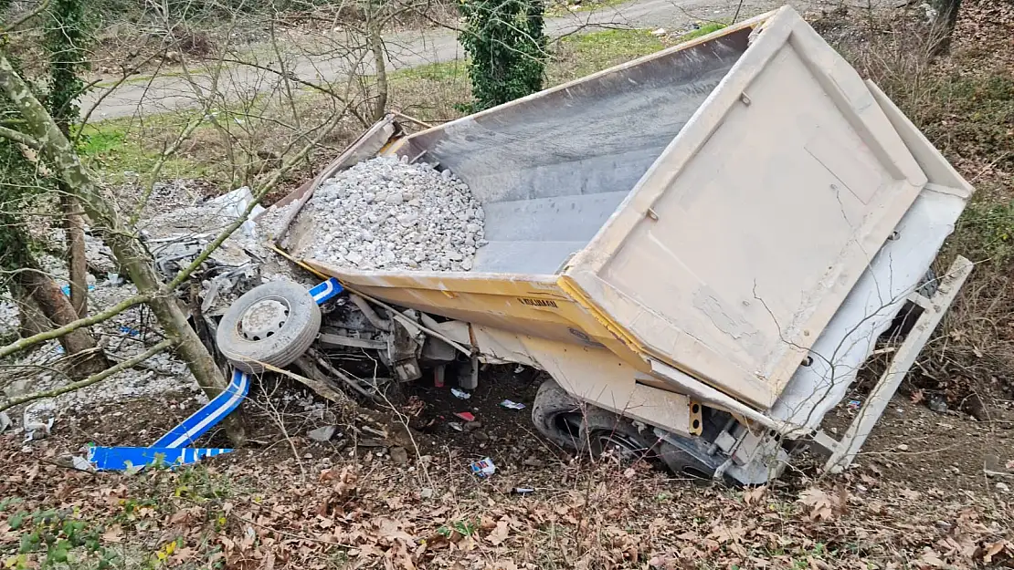 Zonguldak'ta feci kaza! Kamyon ters döndü, sürücü kurtarılamadı