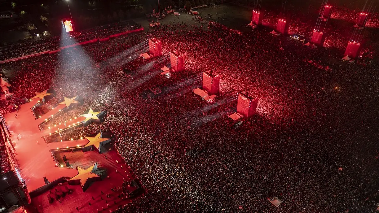 Şampiyon Galatasaray, kupasını Yenikapı'da aldı