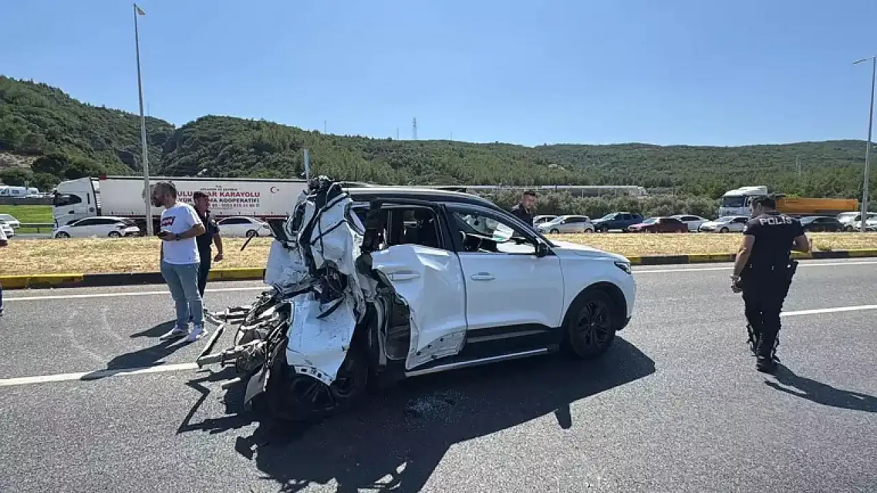 Beton mikseri otomobile çarptı 2'si ağır 4 yaralı