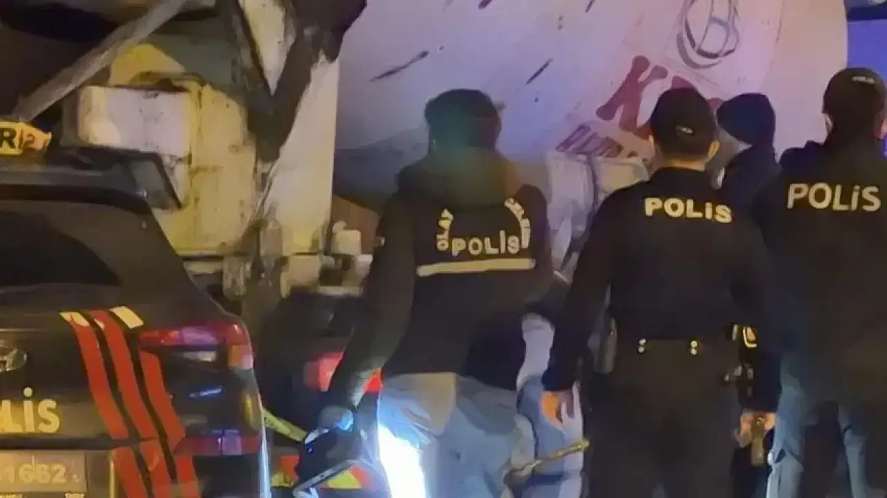 Beton mikserinin içine düşen sürücü hayatını kaybetti