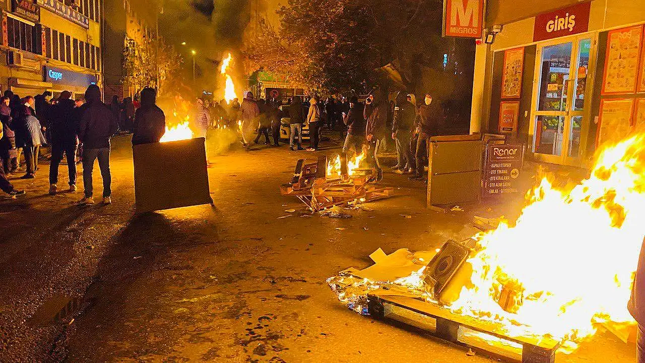 DEM'li Eş Başkan Halkı Sokağa Çağırdı! Tunceli Sokakları Alev Alev!