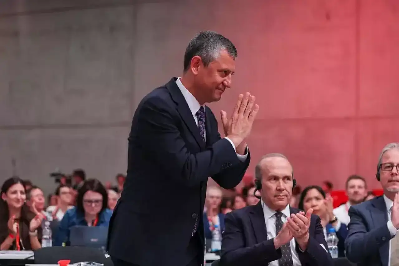 Özgür Özel, Almanya Sosyal Demokrat Partisi Kongresi'ne Katıldı