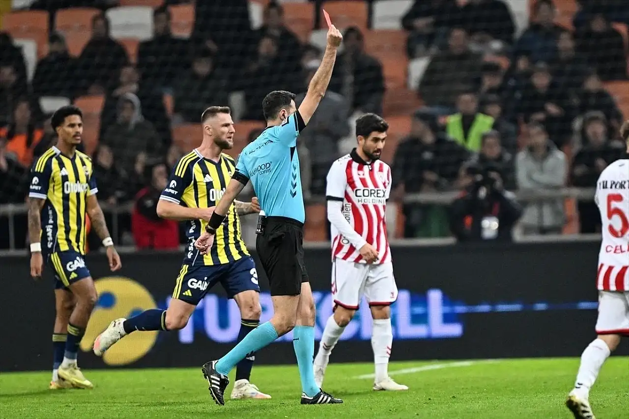 Samsunspor'u 2 Golle Geçen Fenerbahçe Süper Kupa'da Adını Finale Yazdırdı