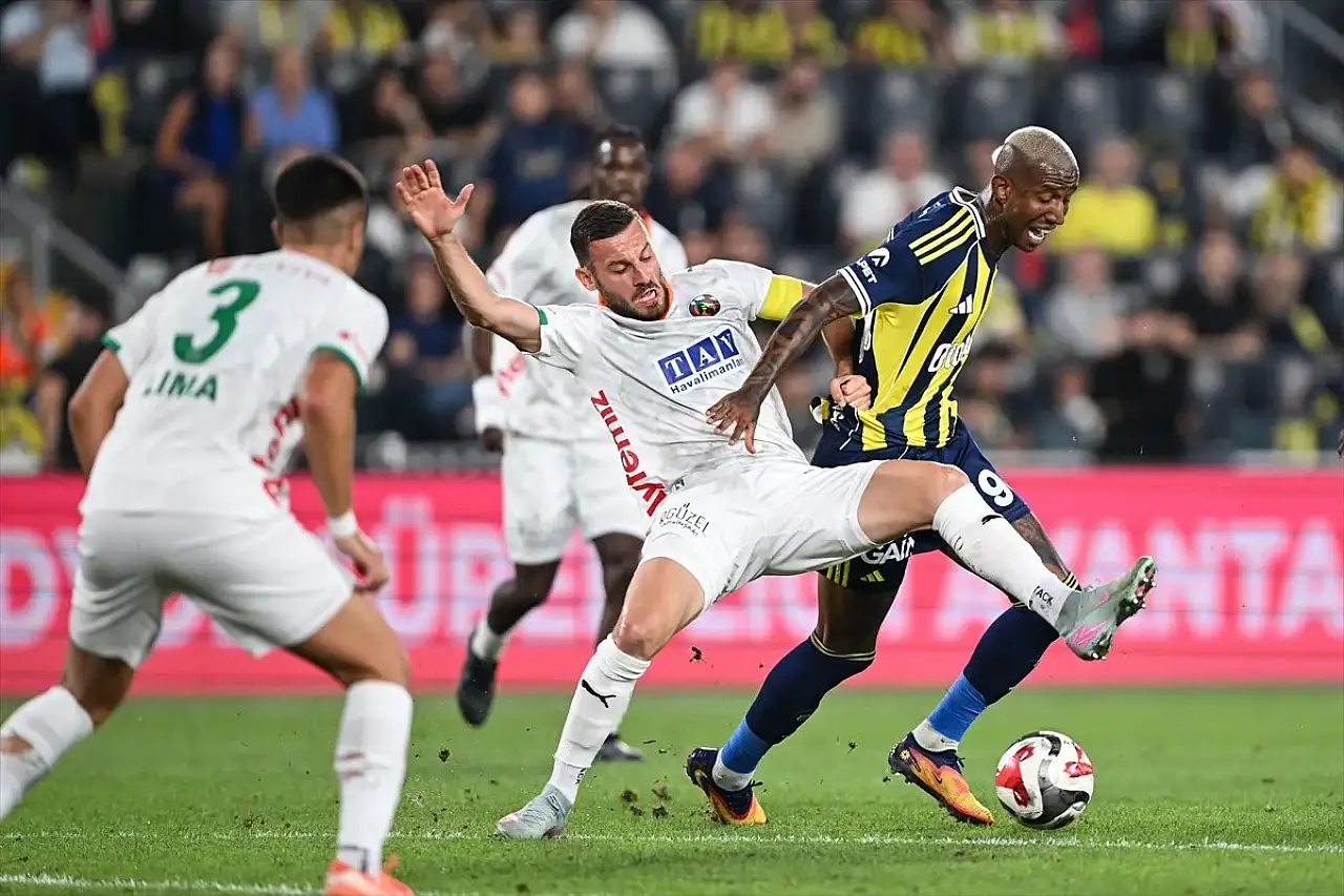 Fenerbahçe, Kadıköy'de Alanyaspor'la 2-2 Berabere Kaldı!