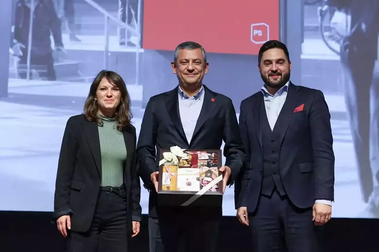 Özgür Özel İsviçre Sosyal Demokrat Partisi Kongresi'nde Konuştu