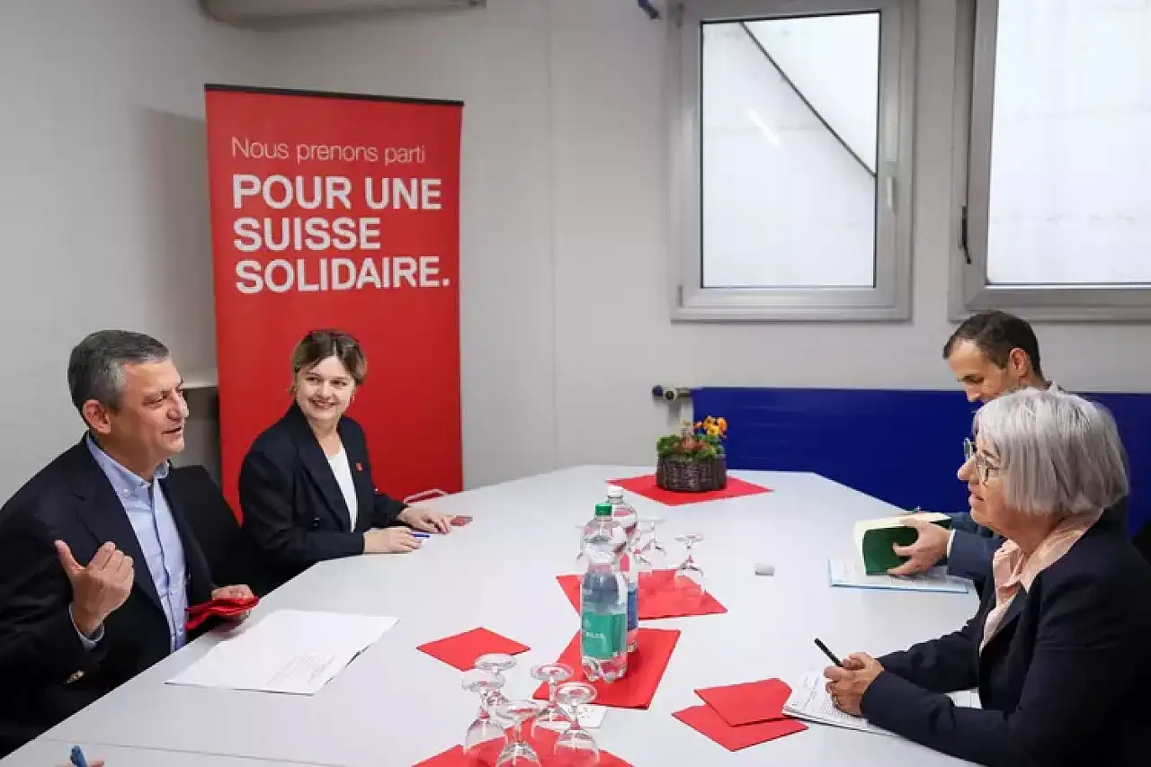 Özgür Özel İsviçre Sosyal Demokrat Partisi Kongresi'nde Konuştu