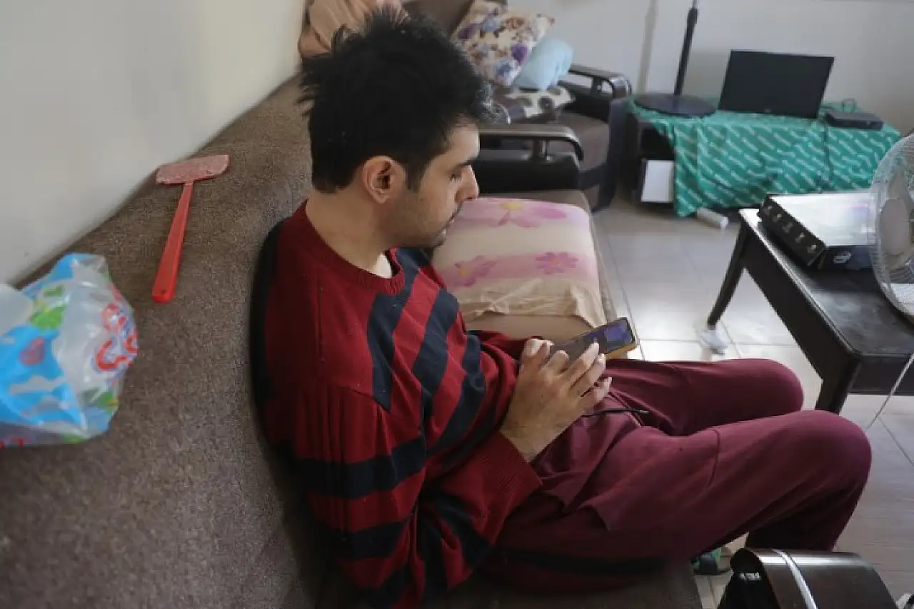 Hataylı Barış Ailelere Seslendi: 'Çocuklara telefon vermeyin'