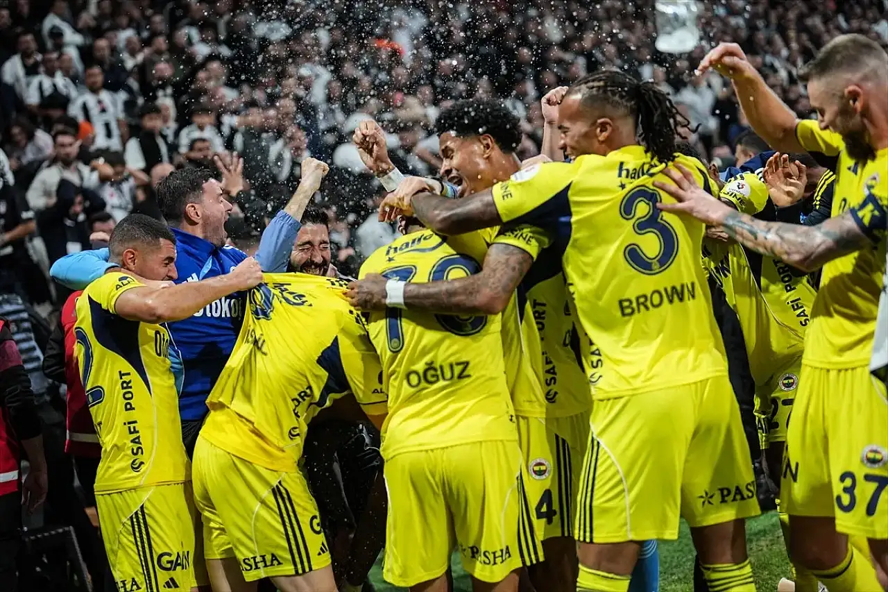 Fenerbahçe'den Muhteşem Geri Dönüş Beşiktaş'ı 3 Golle Devirdi