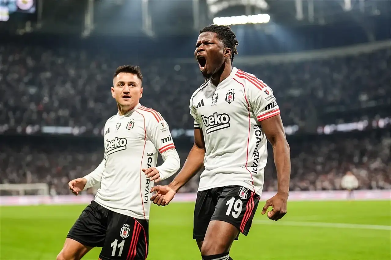 Fenerbahçe'den Muhteşem Geri Dönüş Beşiktaş'ı 3 Golle Devirdi