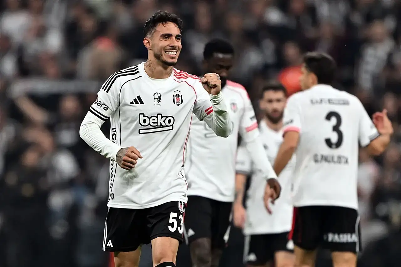 Fenerbahçe'den Muhteşem Geri Dönüş Beşiktaş'ı 3 Golle Devirdi