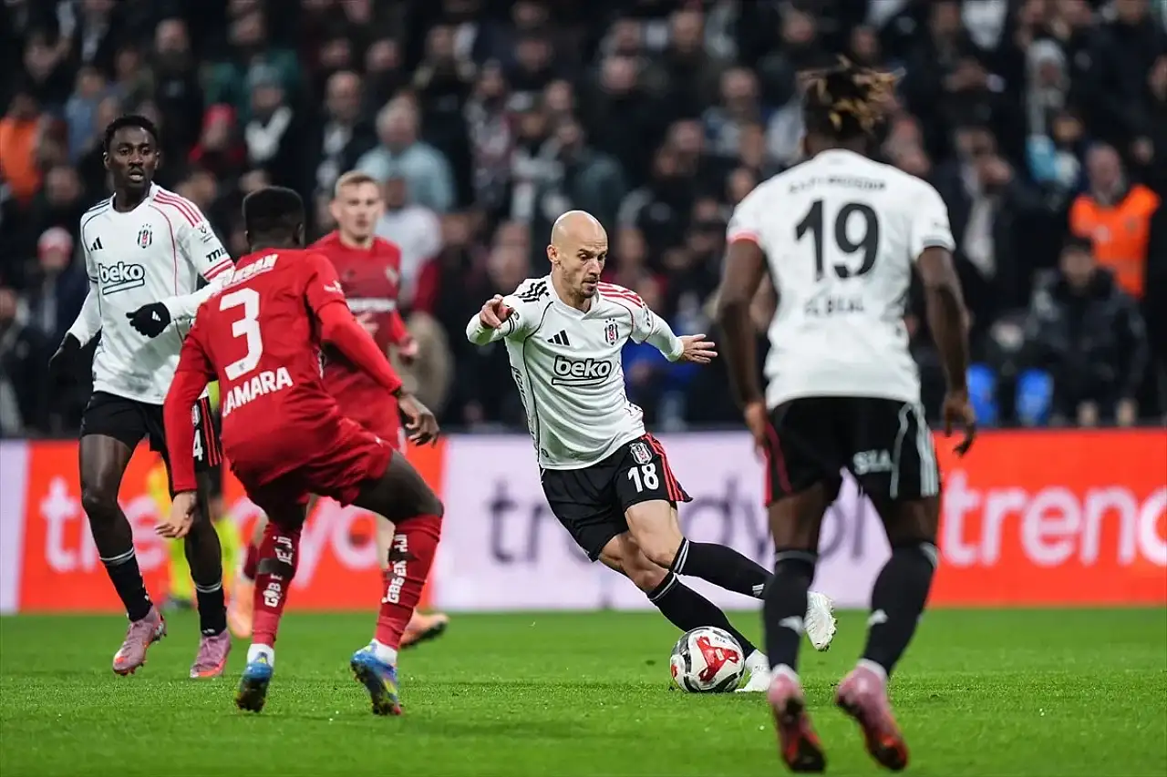 Beşiktaş'tan Evinde Kritik Kayıp 4 Gollü Maçta Puanlar Paylaşıldı