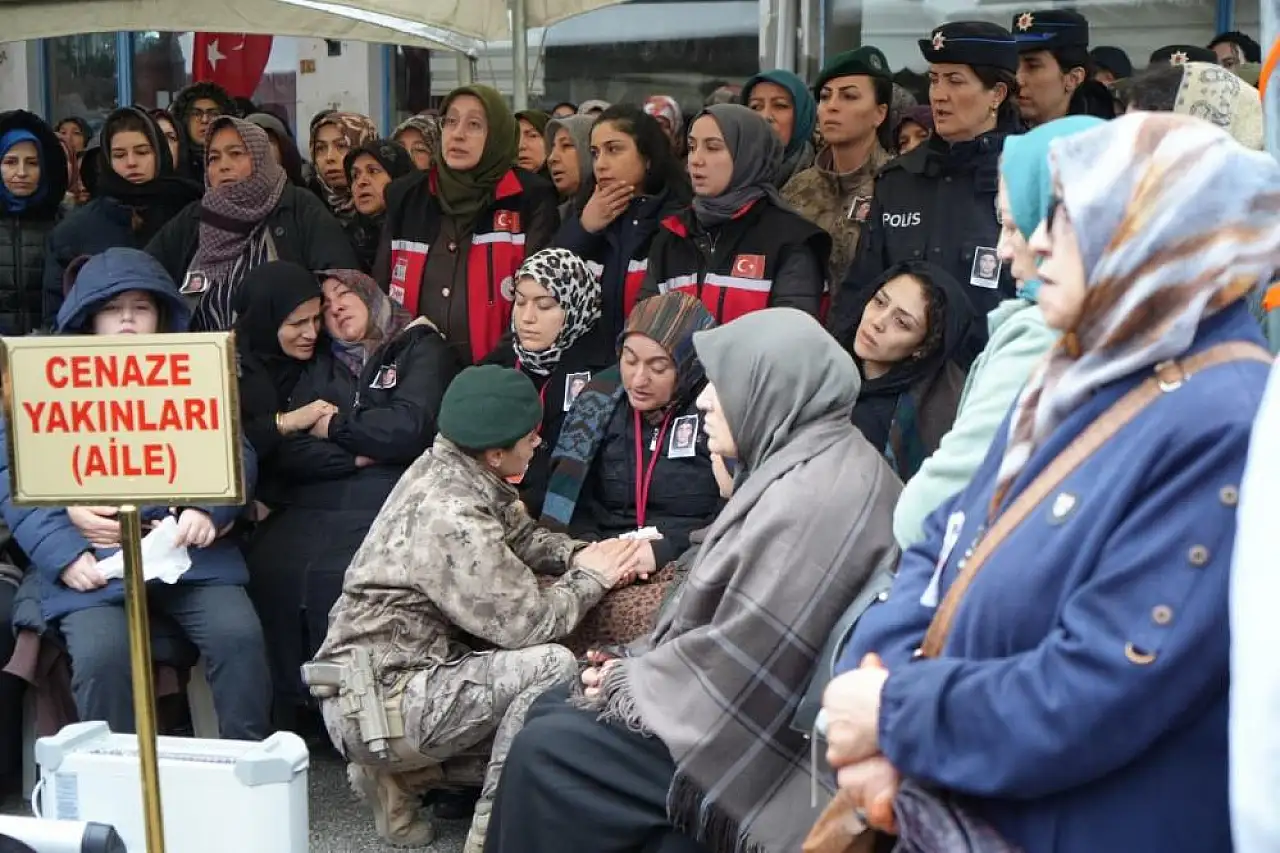 Şehit Polis, Görev Arkadaşlarının Omzunda Dualarla Uğurlandı
